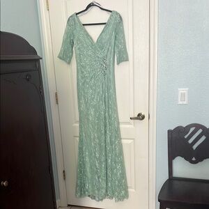 Elegant Green Lace Evening Gown, Mother of Bride or Mother of Groom NWT